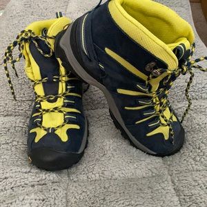 Women’s keen hiking boots. Never worn brand new.